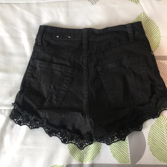 Urban Outfitters Shorts - Picture 2 of 2